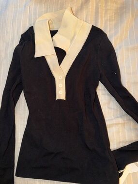 Commense Black Knit Top with Cream Contrast Collar